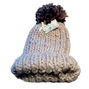 NWT Hand knit Gray Cap. OS